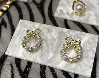 Boucles d’oreilles noeud précieux