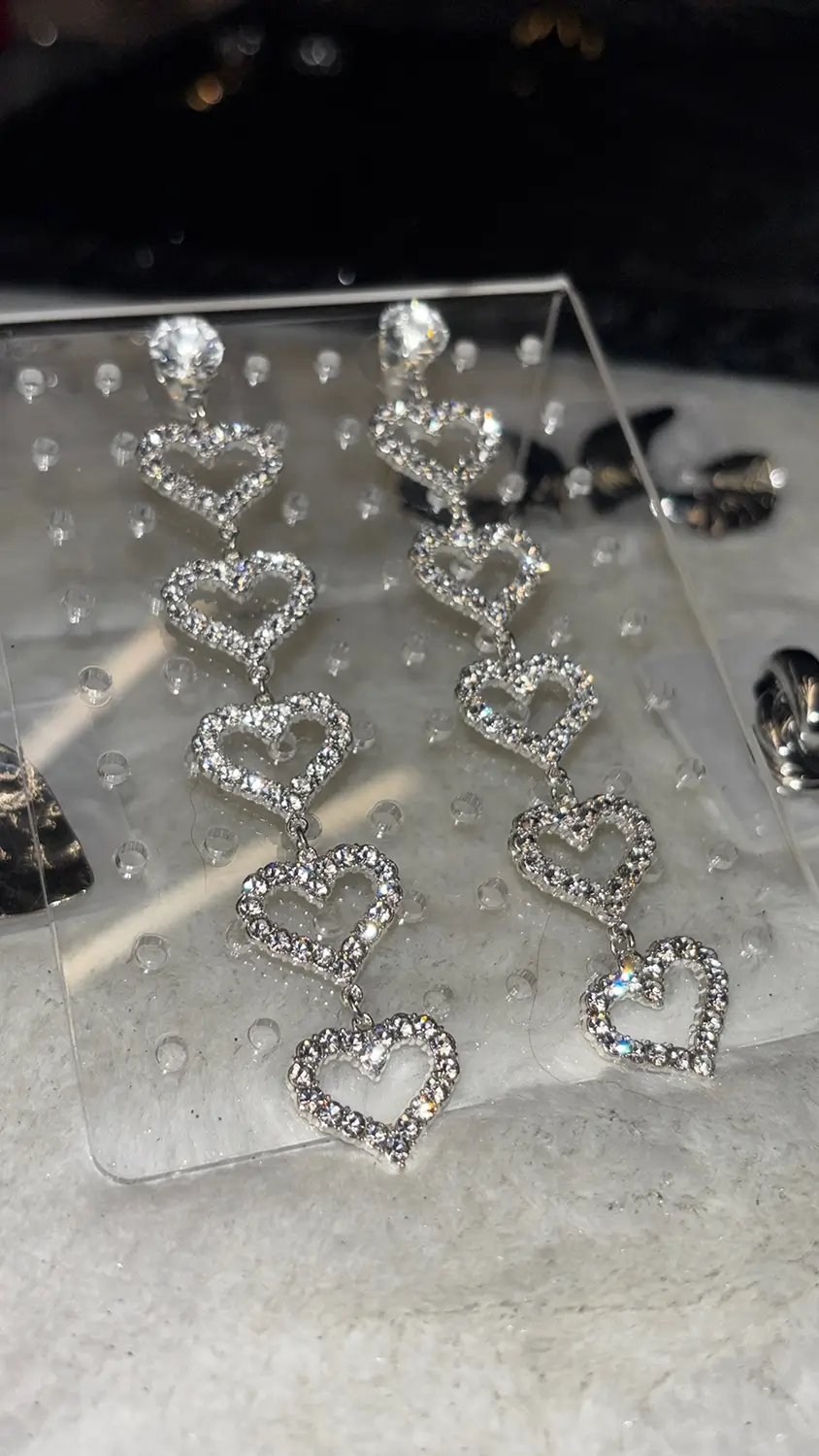 Boucles d’oreilles pendantes cœurs scintillants