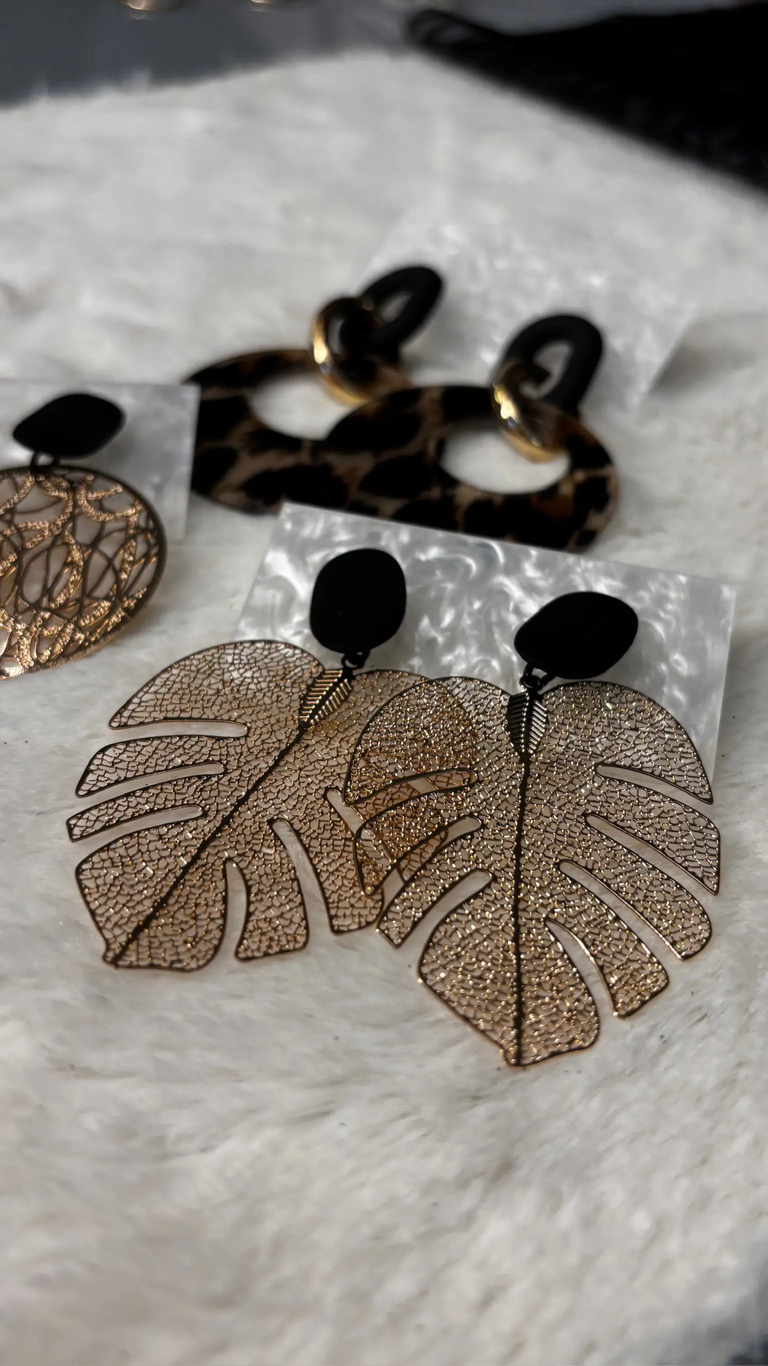 Boucles d’oreilles feuilles dorées ajourées