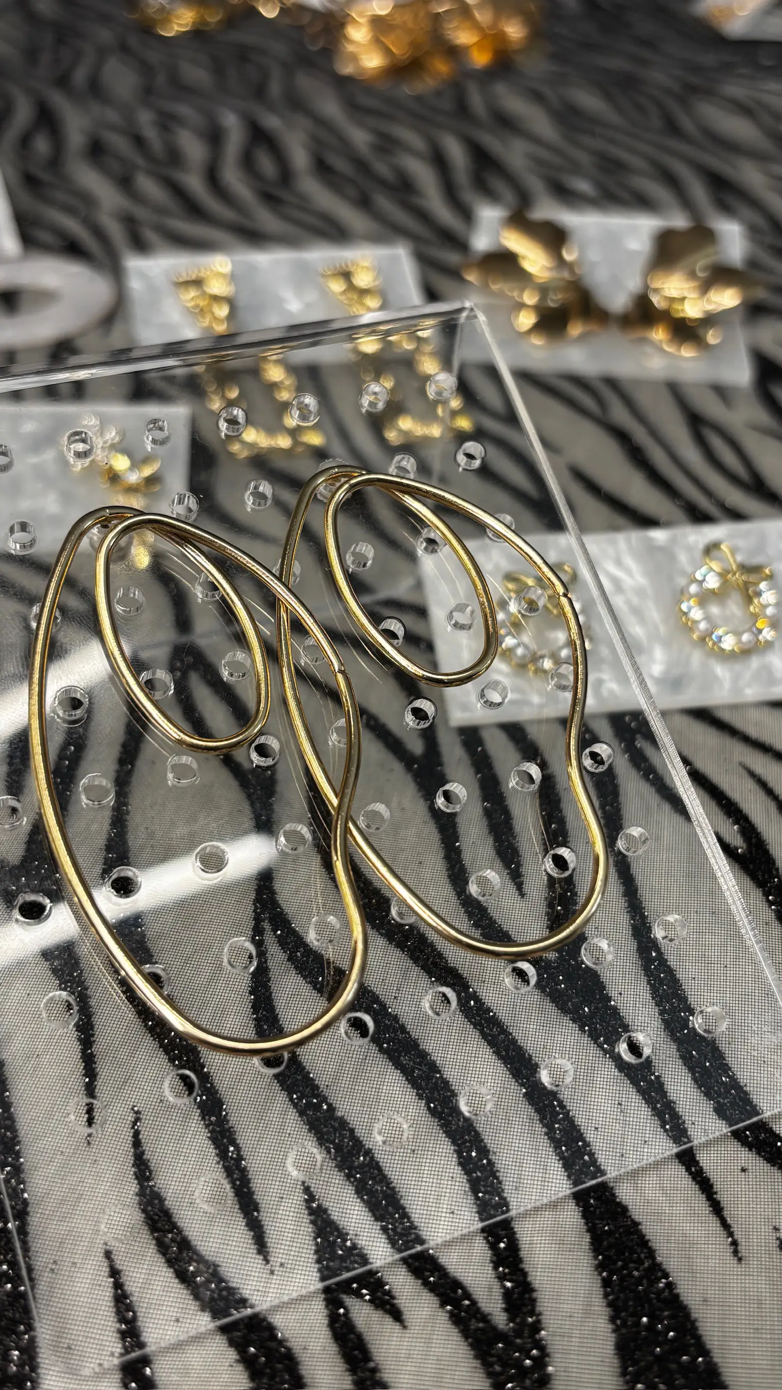 Boucles d’oreilles ovales dorées minimalistes