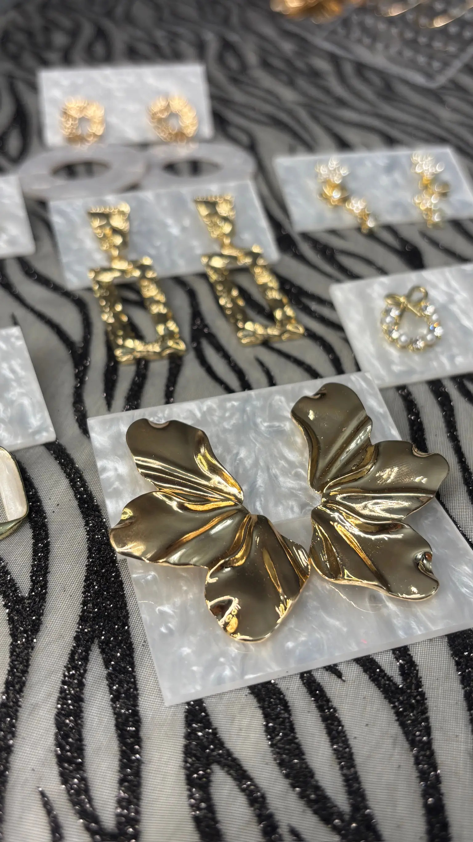 Boucles d’oreilles fleur dorée effet miroir